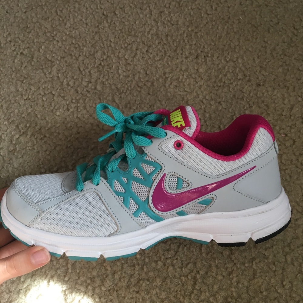 nike relentless 2 women’s tennis shoes